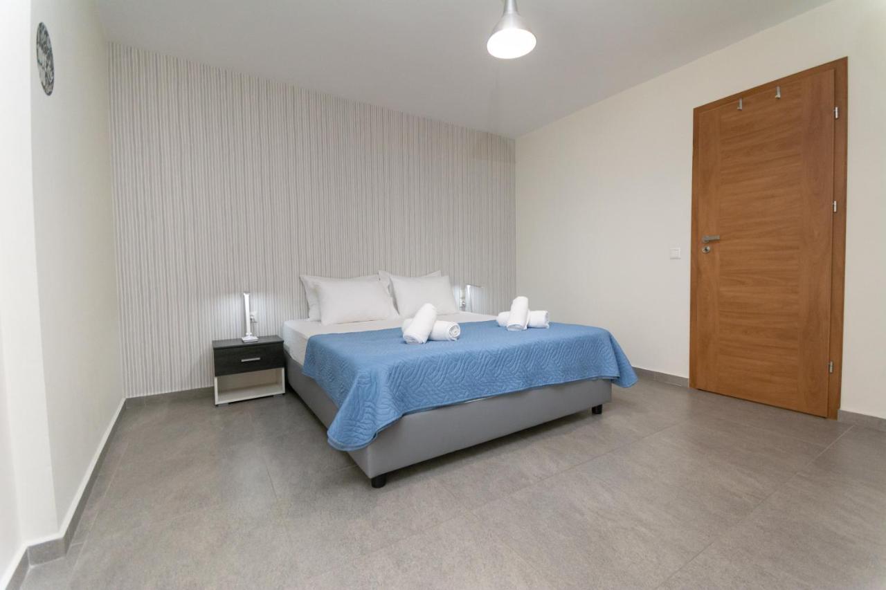 Spacious Fully Equipped 3Bd 2Bath Apt In The Heart Of City With Balconies Ac And Fast Wifi #1 Ираклион Экстерьер фото